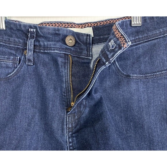 Levi’s Classic Shorts Women’s Denim Casual 4" Inseam Zipper Fly 5 Pocket Size 4 - Picture 3 of 14